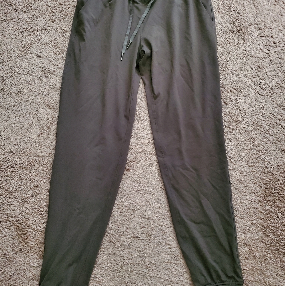 Zyia Ascend Joggers - Olive
